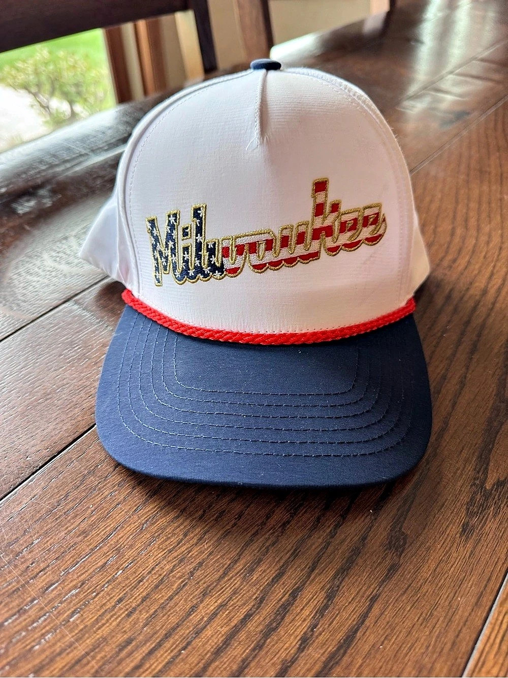 Milwaukee Brewers Trucker Snapback Hat in White & Blue Like New